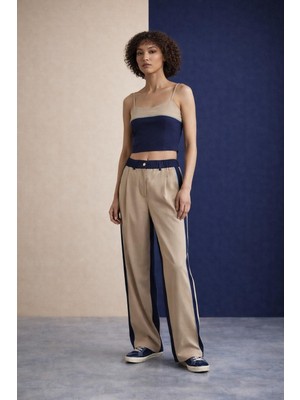 by Eylül Ertürk Bej Şerit Detaylı Saten Lacivert Kısa Bluz