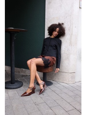 Lutvelizade Topuklu 2617 - Sivri Burun Bant Detaylı Acı Kahve Kadın Topuklu