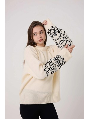Beyaz Yumuşak Dokulu Kol Detaylı Kazak/ekru-Siyah