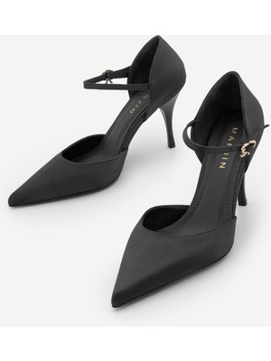 Marjin Kadın Stiletto Sivri Burun Bilekten Bantlı Ince Topuklu Ayakkabı Peltun Siyah Saten