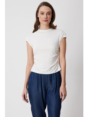 On Kadın Yanları Büzgülü Kısa Kollu Bluz 71377 Ekru