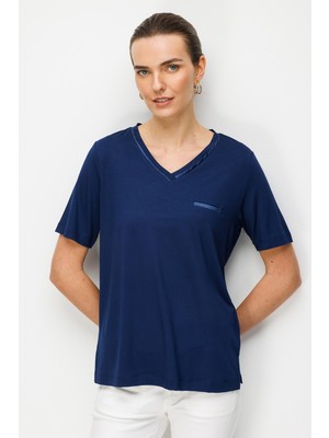 Desen Triko Kadın V Yaka Cebi Saten Şeritli Penye T-Shirt 26828 Lacivert