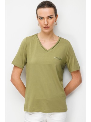 Desen Triko Kadın V Yaka Cebi Saten Şeritli Penye T-Shirt 26828 Yeşil