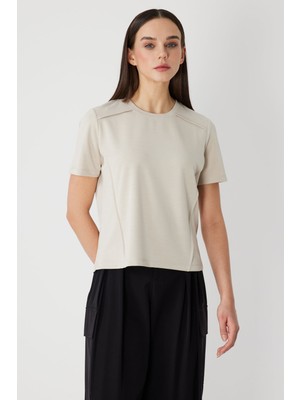 On Kadın Dikiş Detaylı Sıfır Yaka T-Shirt 71458 Kum