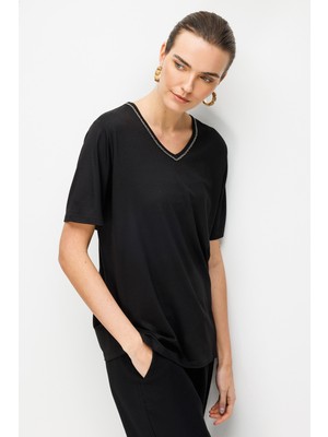 Desen Triko Kadın V Yaka Yaka Kenarı Zincirli Penye T-Shirt 26707 Siyah