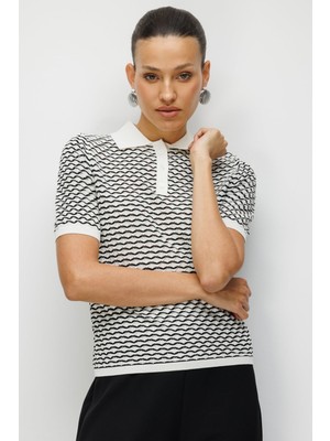 On Kadın Polo Yaka Desenli Bluz 70467 Beyaz