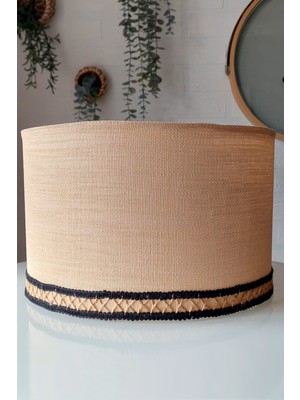 PinkyDuck Şerit Detaylı Bej Lambader Başlığı – Modern Kumaş Lambader Şapkası – 29 cm Çap – Hazır Kurulu