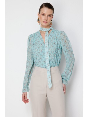 On Kadın Yakası Fularlı Desenli Şifon Bluz 72351 Mint