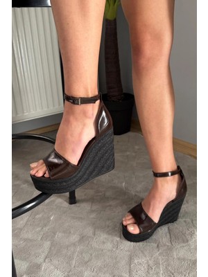 Preshley Kadın Verla Tek Bant Kahverengi Kırışık Rugan Yüksek Dolgu Taban Ayakkabı