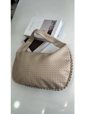 Akça Shoes Krem Sepet Desenli Oval Çanta