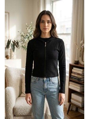 U&me Kapüşonlu Dar Kesim Boydan Fermuarlı Crop Slim Fit Ribana Kadın Sweatshirt Siyah