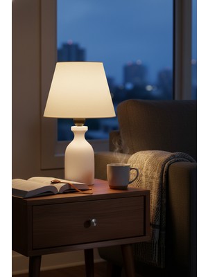 Lambazade Elzade Model Beyaz Ahşap Gövdeli Beyaz Başlık Abajur