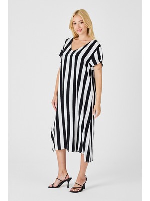 Bacc Siyah-Beyaz V Yaka Kısa Kollu Rahat Kesim Elbise BCVL-254003