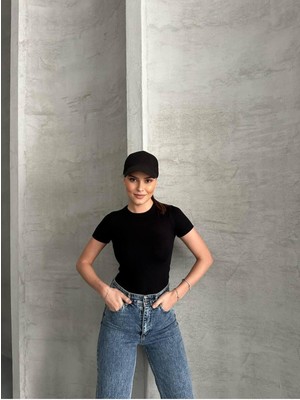 Belirtilmemiş Kadın Basic Bisiklet Yaka Slim Fit Body — Kısa Kol Günlük Body