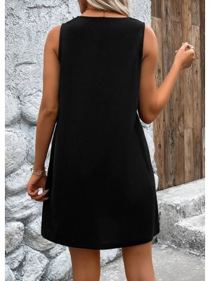 Kendim Fashion Kadın Askılı V Yakalı Geniş Kesim Detaylı Kısa Janjan Krep Elbise