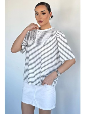 Gülseli Kadın Bisiklet Yaka Çizgi Desenli Tişört P-00020631