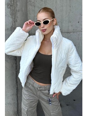 Modanı Seç Beyaz Dik Yaka Şal Desenli Lüx Kısa Şişme Mont