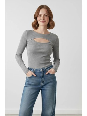 Modanı Seç Kadın Melanj Gri Pamuklu Kaşkorse Pencere Yaka Cut Out Detaylı Slim Fit Esnek Bluz