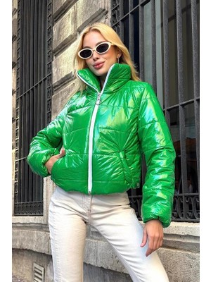 Modanı Seç Yeşil Parlak Su Itici Dik Yaka Kısa Şişme Mont
