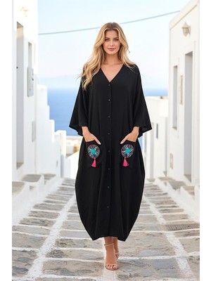 Modanı Seç Siyah V Yaka Sırtı ve Cepleri Nakışlı Püsküllü Oversize Uzun Elbise