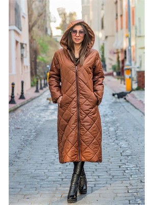 Modanı Seç Kahverengi Kapüşonlu Baklava Desen Büyük Beden Uzun Şişme Kaban