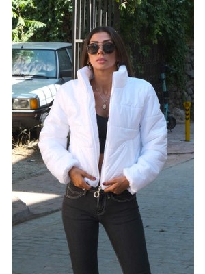 Modanı Seç Beyaz Parlak Su Itici Dik Yaka Kısa Şişme Mont