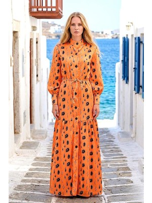 Modanı Seç Turuncu Hakim Yaka Desenli Etekleri Volanlı Saten Uzun Elbise