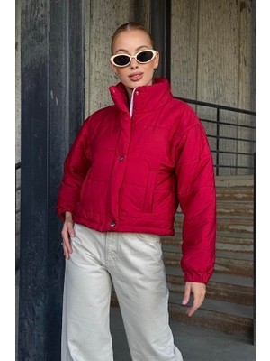 Modanı Seç Bordo Dik Yaka Çıtçıtlı Fermuarlı Kısa Şişme Mont