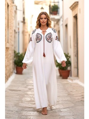 Modanı Seç Beyaz Göğsü ve Kolları Nakışlı Püsküllü Balon Kol Uzun Elbise