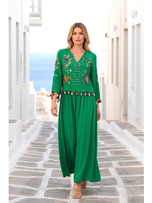 Modanı Seç Yeşil V Yaka Önü ve Kolları Otantik Nakışlı Püsküllü Uzun Elbise