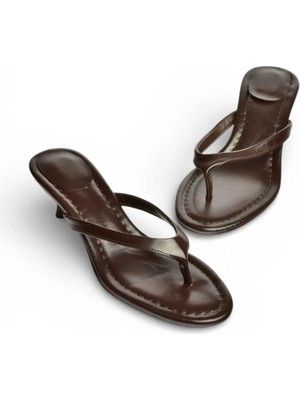 Fox Shoes Y518342809 Kahverengi Parmak Arası Kısa Topuklu Kadın Terlik