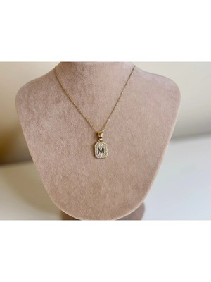 Eredka Zirkon Taşlı ''m'' Harf Kolye Kararma ve Paslanmaya Dayanıklı Çelik