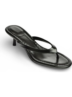 Fox Shoes Y518342809 Siyah Parmak Arası Kısa Topuklu Kadın Terlik