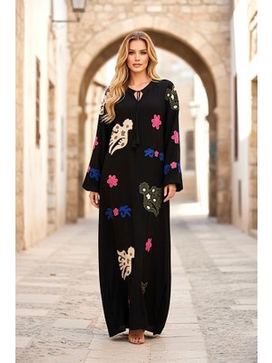 Modanı Seç Siyah Sıfır Yaka Önü ve Kolları Nakışlı Püsküllü Uzun Elbise