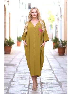 Modanı Seç Hardal Rengi V Yaka Önü ve Sırtı Flamingo Nakışlı Cepli Oversize Uzun Gömlek Elbise