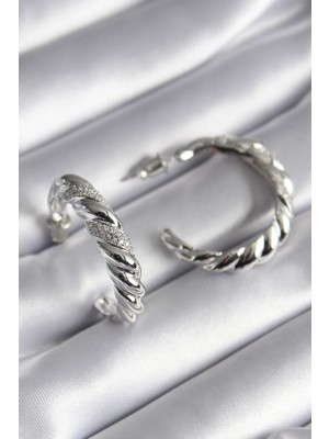 İsmiyle Al Pirinç Gümüş Renk Zirkon Taşlı Sarmal Model Kadın Küpe