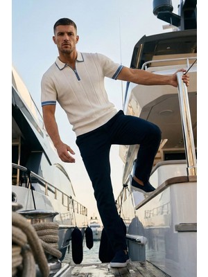 Erkek Polo Yaka Yarım Fermuarlı Çizgi Desenli Likralı Triko Tişört P-00020490