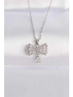 İsmiyle Al 316L Çelik Zincir Gümüş Renk Zirkon Taşlı Kalp Detay Fiyonk Kolye