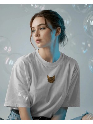 Muhtar Store Kadın Tekir Kedi Baskılı Oversize Tişört – Minimal Tabby Cat Tasarım
