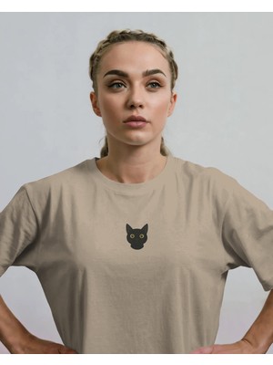 Muhtar Store Kadın Siyah Kedi Baskılı Oversize Tişört – Minimal Black Cat Tasarım