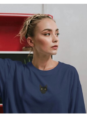 Muhtar Store Kadın Siyah Kedi Baskılı Oversize Tişört – Minimal Black Cat Tasarım