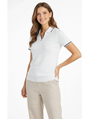 Bi Baksana Triko Kumaş Yakalı Düğmesiz Açık Yaka Fitilli Kısa Kollu Regular Fit Tişört T-Shirt - Beyaz