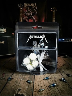 İnci Sepette Metallica Hot Flowers Siyah Beyaz Hediye Buketi Aynalı Koleksiyon