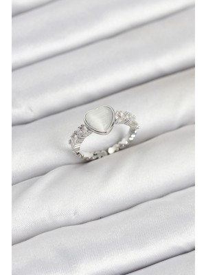 Eco Lounge Pirinç Gümüş Renk Zirkon Taşlı Kalpli Kadın Yüzük