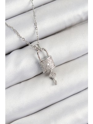 Ergün Collection 316L Çelik Zirkon Taşlı Kilit ve Sallantılı Anahtar Model Gümüş Renk Kadın Kolye
