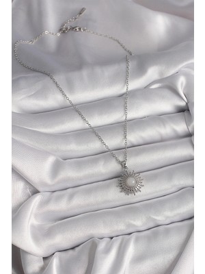 VeraGlobe Buğz 316L Çelik Gümüş Renk Zincir Beyaz Mineli Güneş Model Kadın Kolye - Buğz