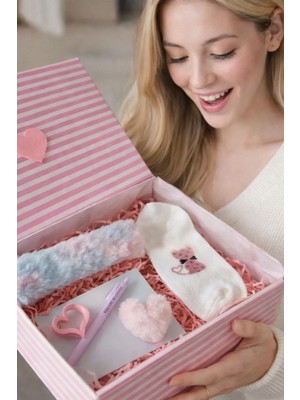 Koni Club Pembe Kalp Temalı Hediye Kutusu - Özenle Hazırlanmış Mutluluk Seti