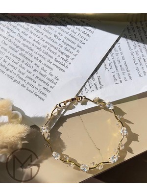 Lale Bileklik Altın Renktir