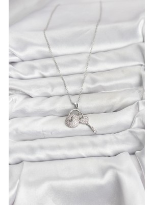 VeraGlobe Buğz 316L Çelik Zincir Gümüş Renk Kilit Anahtar Model Zirkon Taşlı Kadın Kolye - Buğz