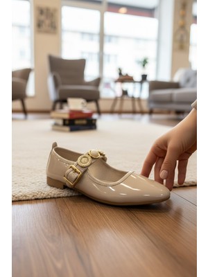 Enoch Kadın Antik Gold Madalyon Aksesuarlı Mary Jane Babet